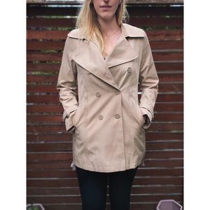 DKNY chic beige / tan trench coat